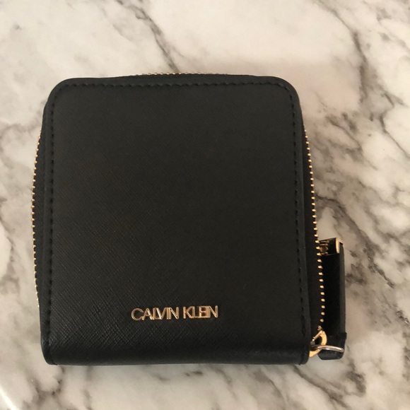 Simple black wallet - Picture 1 of 2